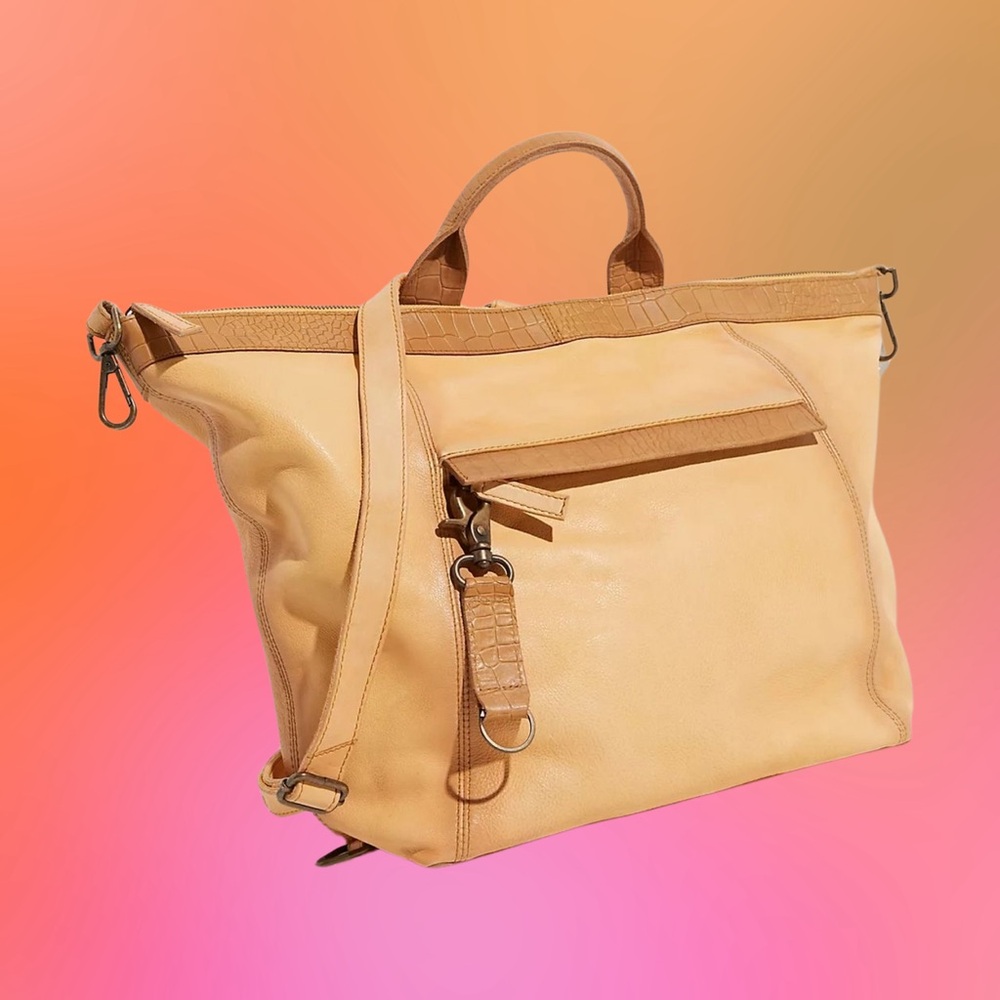 NWT 👜 FREE PEOPLE joey distressed convertible bag.